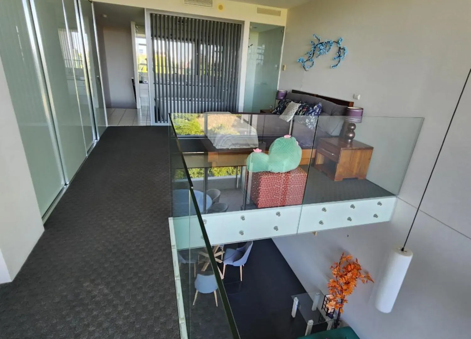 Spacious 1 Bedroom Mezzanine Apartment With Large Bath Views 2 Free Parking Spots Brisbane Australia