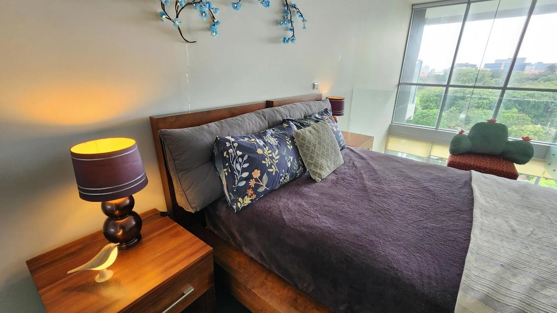 Spacious 1 Bedroom Mezzanine Apartment With Large Bath Views 2 Free Parking Spots Brisbane 0*,  Australia