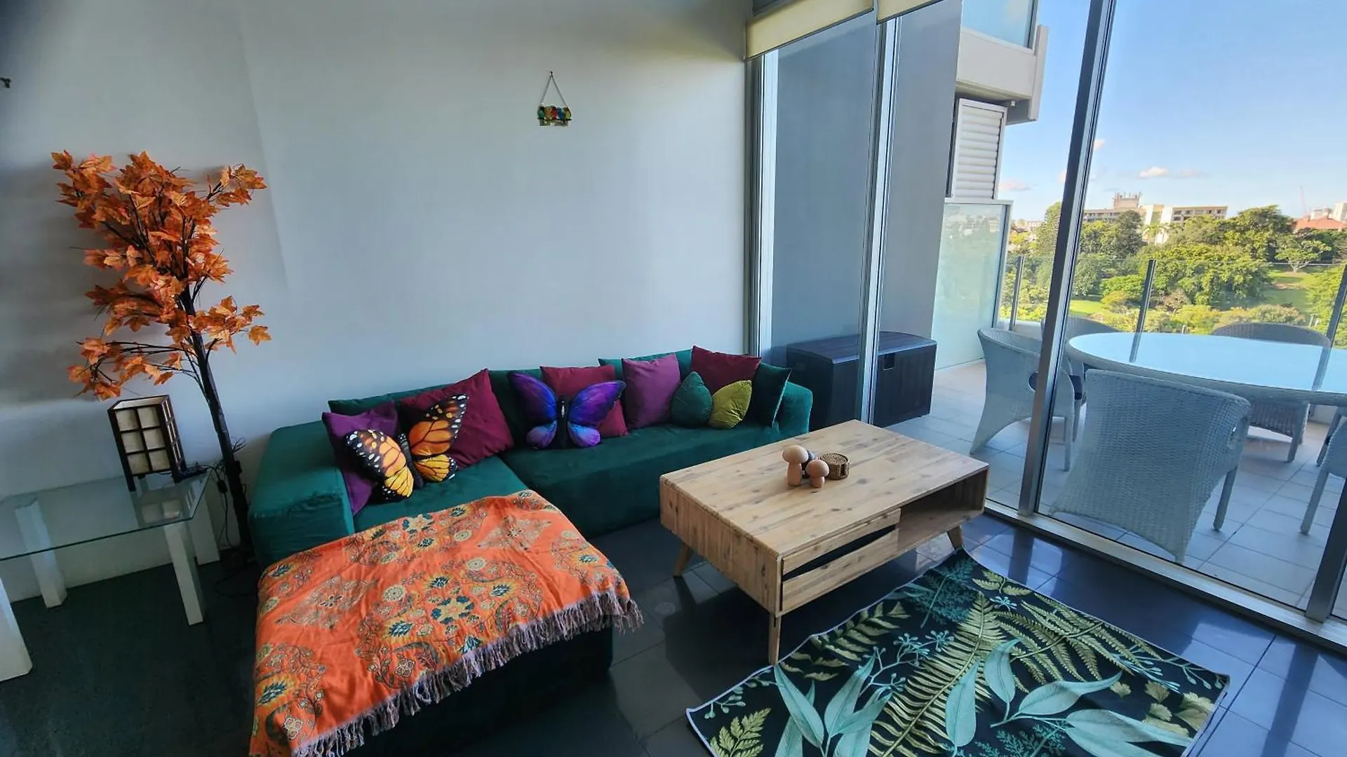 Spacious 1 Bedroom Mezzanine Apartment With Large Bath Views 2 Free Parking Spots Brisbane Australia