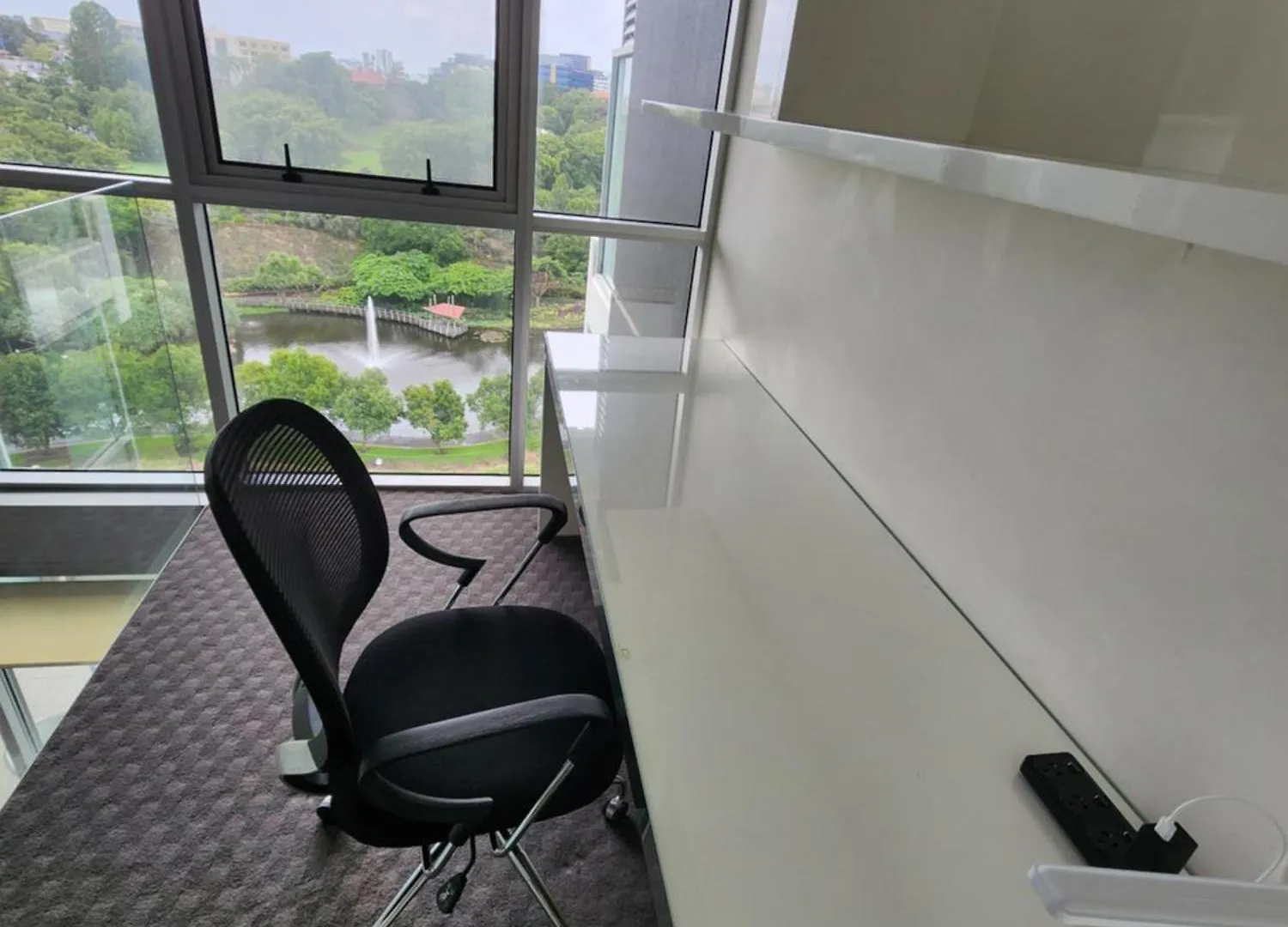 Spacious 1 Bedroom Mezzanine Apartment With Large Bath Views 2 Free Parking Spots Brisbane