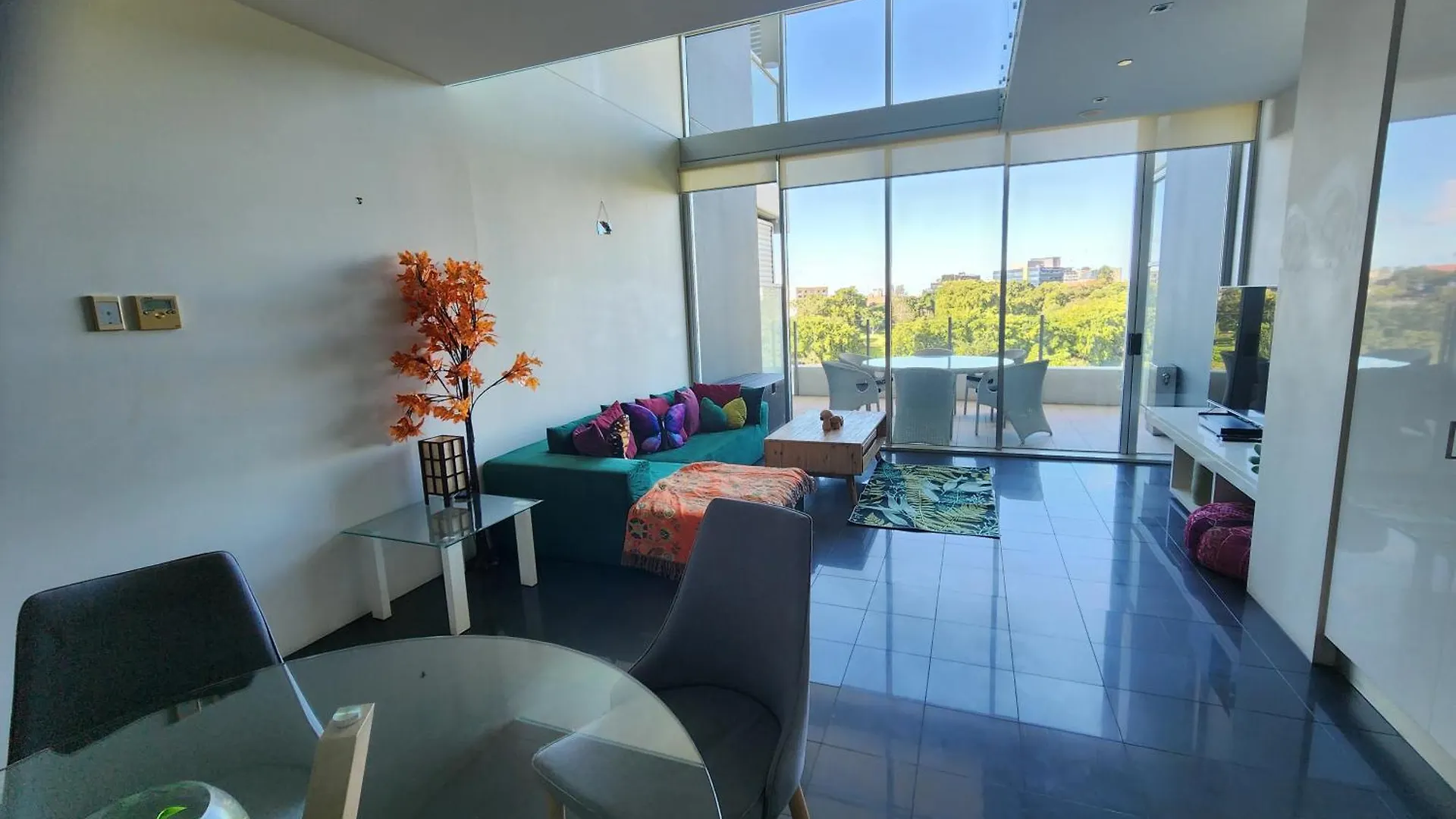 Spacious 1 Bedroom Mezzanine Apartment With Large Bath Views 2 Free Parking Spots Brisbane 0*,  Australia