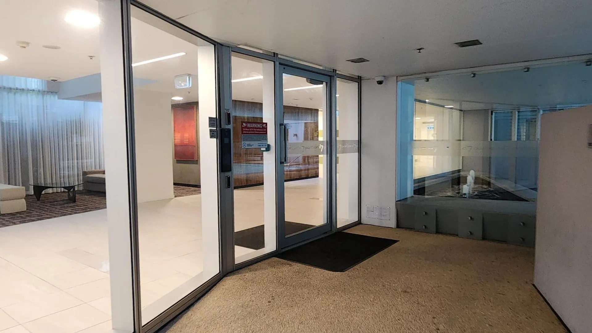 Spacious 1 Bedroom Mezzanine Apartment With Large Bath Views 2 Free Parking Spots Brisbane