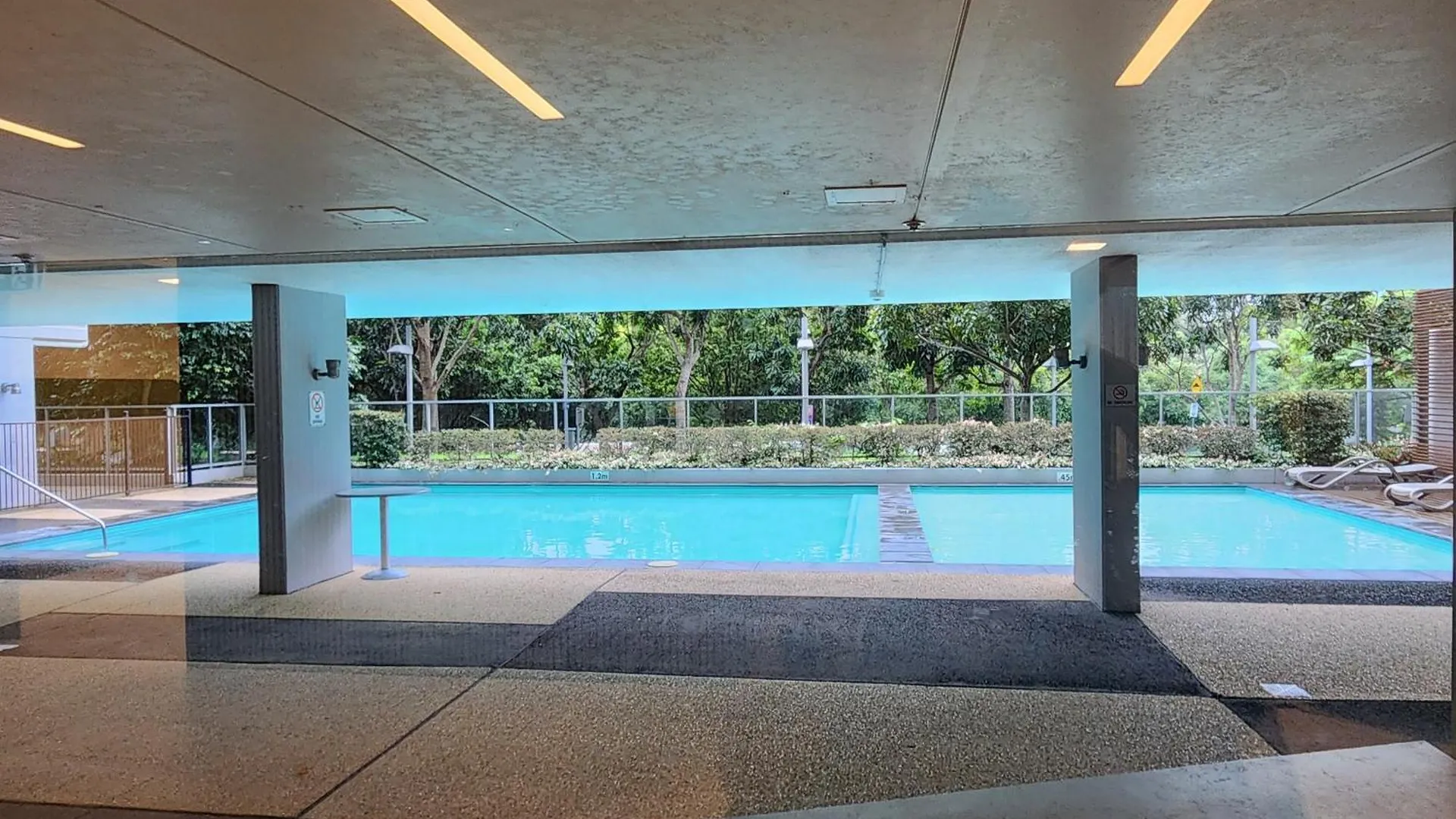 Spacious 1 Bedroom Mezzanine Apartment With Large Bath Views 2 Free Parking Spots Brisbane
