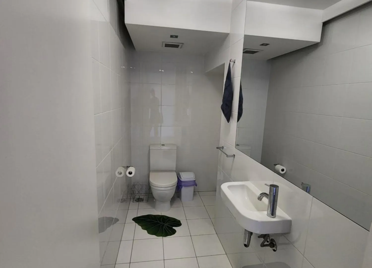 Spacious 1 Bedroom Mezzanine Apartment With Large Bath Views 2 Free Parking Spots Brisbane Australia