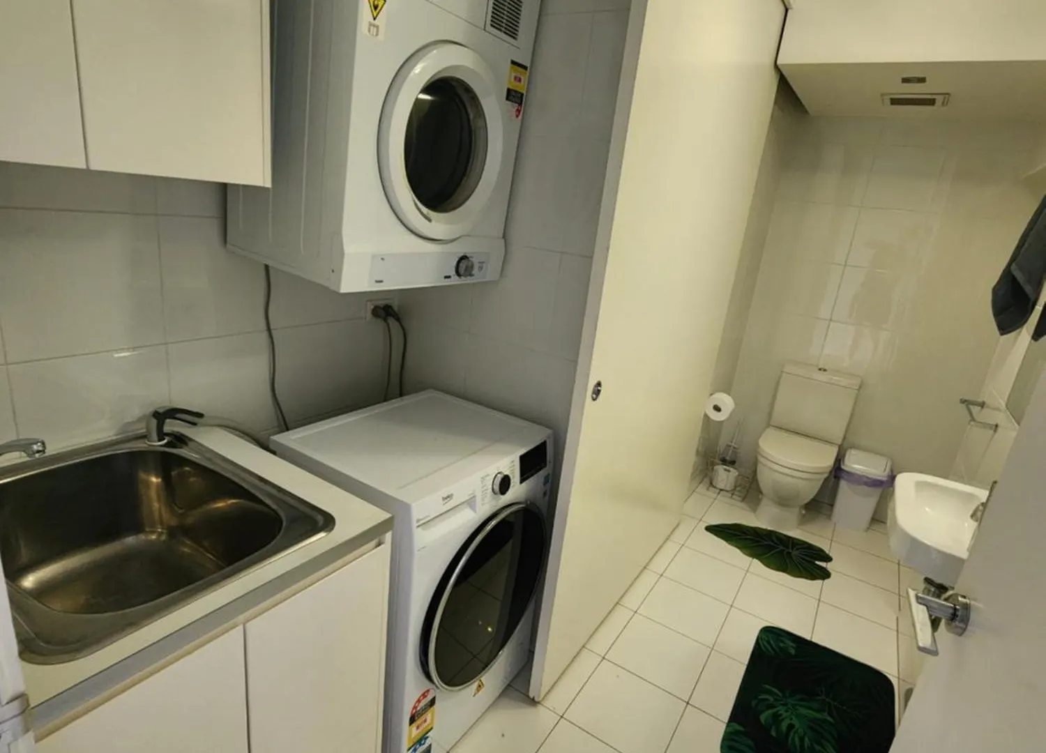 Spacious 1 Bedroom Mezzanine Apartment With Large Bath Views 2 Free Parking Spots 브리즈번